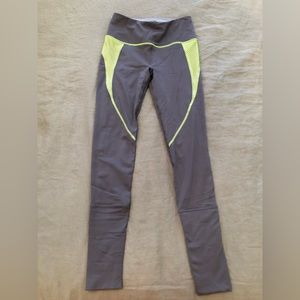VS knockout tight/ Sports Leggings with hidden picket on the back